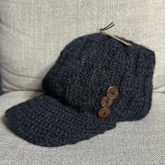 Peruvian Link Bundle - Alpaca Mother Pearl Button Cap & Socks - Picture 2 of 9